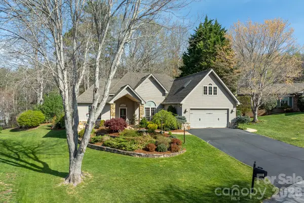 113 Fairway Knoll Drive, Hendersonville, NC 28739