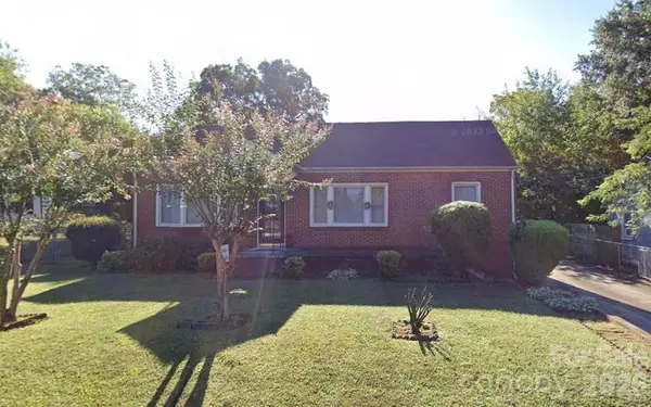 1050 3rd Street Drive Ne, Hickory, NC 28601