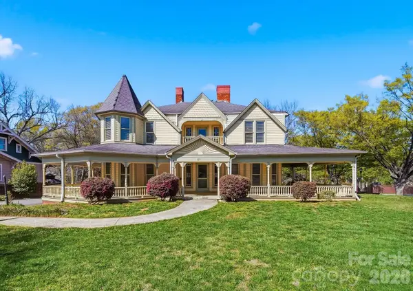 121 5th Avenue Ne, Hickory, NC 28601