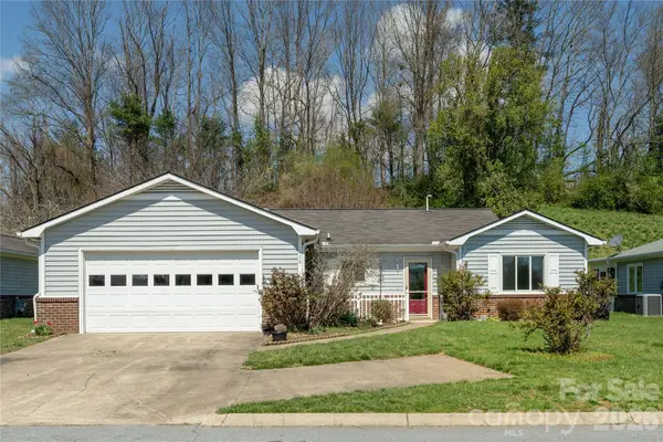 176 Derbyshire Drive, Hendersonville, NC 28792