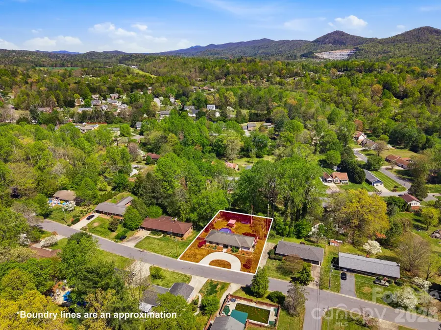 906 Hemlock Drive Ne, Lenoir, NC 28645 - #2