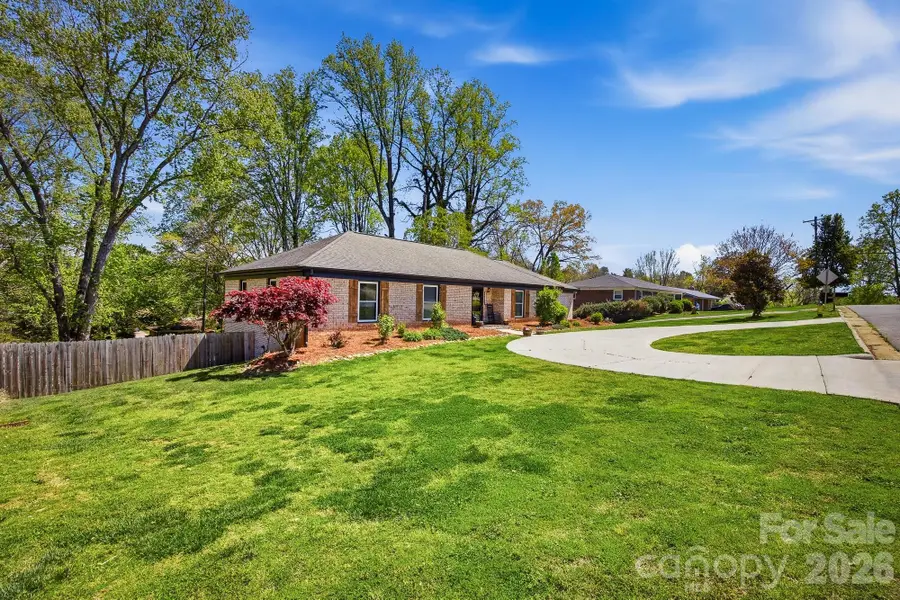 906 Hemlock Drive Ne, Lenoir, NC 28645 - #3