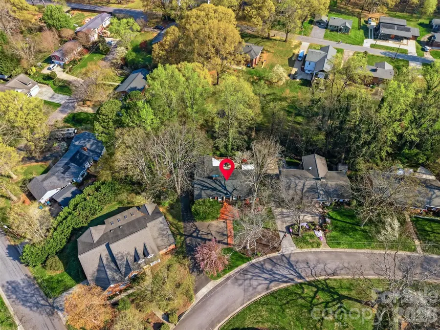 1064 6th Avenue Nw, Hickory, NC 28601 - #3