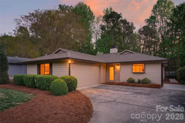 9018 St Lucia Lane, Charlotte, NC 28277