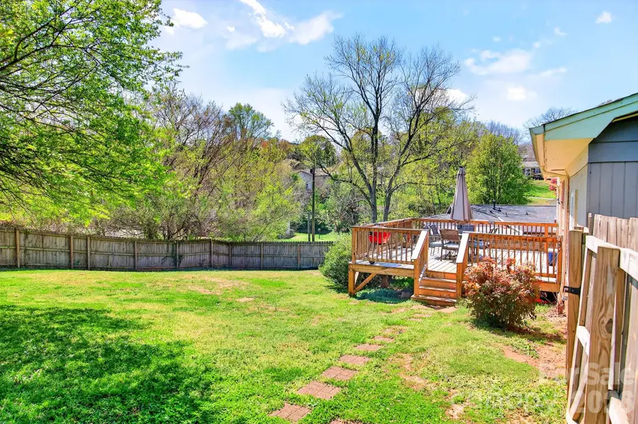 1091 16th Avenue Nw, Hickory, NC 28601 - #2