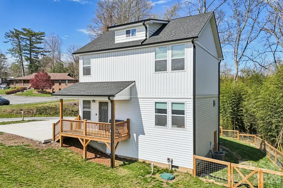 688 Dairy Street, Hendersonville, NC 28739 - #2