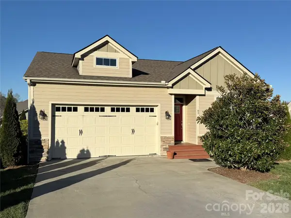 82 Blacksmith Run Drive, Hendersonville, NC 28792