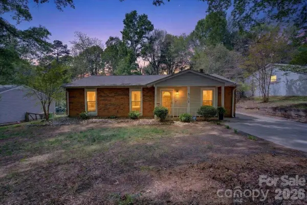 6308 Pineburr Road, Charlotte, NC 28211