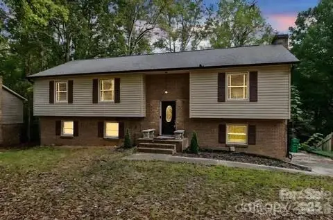 7414 Castlebar Road, Charlotte, NC 28270