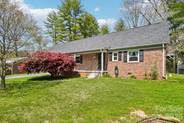 710 Heatherwood Drive, Hendersonville, NC 28792