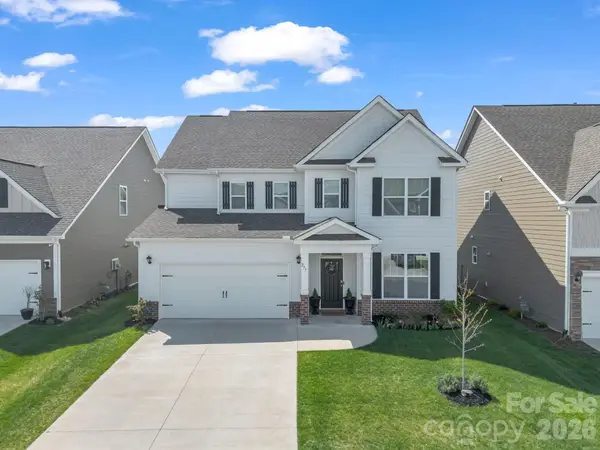 255 Fox Cove Road, Hendersonville, NC 28792