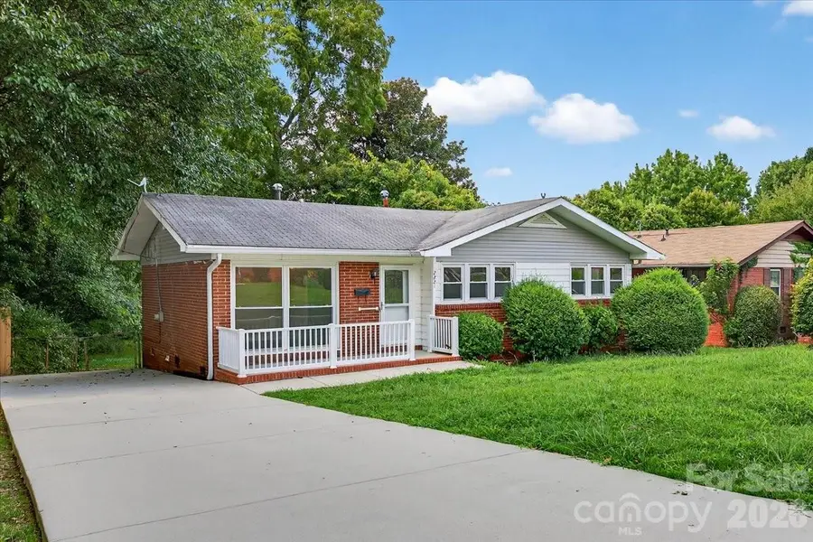 2221 Ludlow Drive, Charlotte, NC 28216 - #2