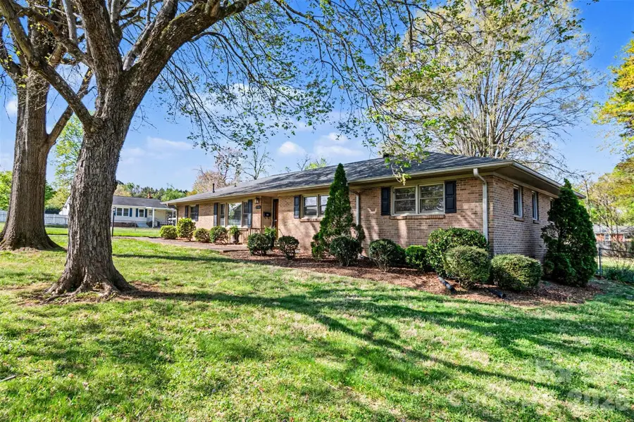 201 N Pine Street, Lowell, NC 28098 - #2