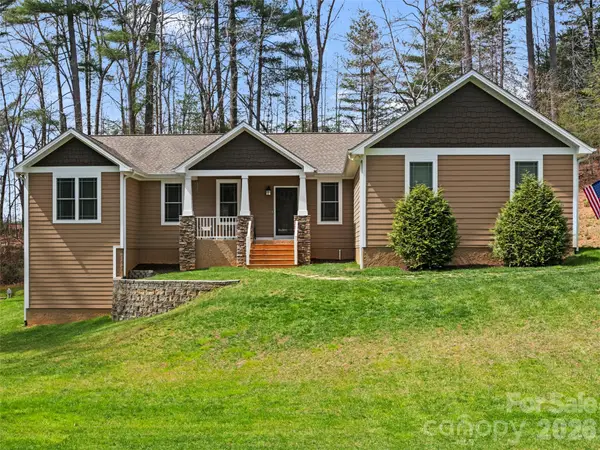 290 Sweetwater Hills Drive, Hendersonville, NC 28791