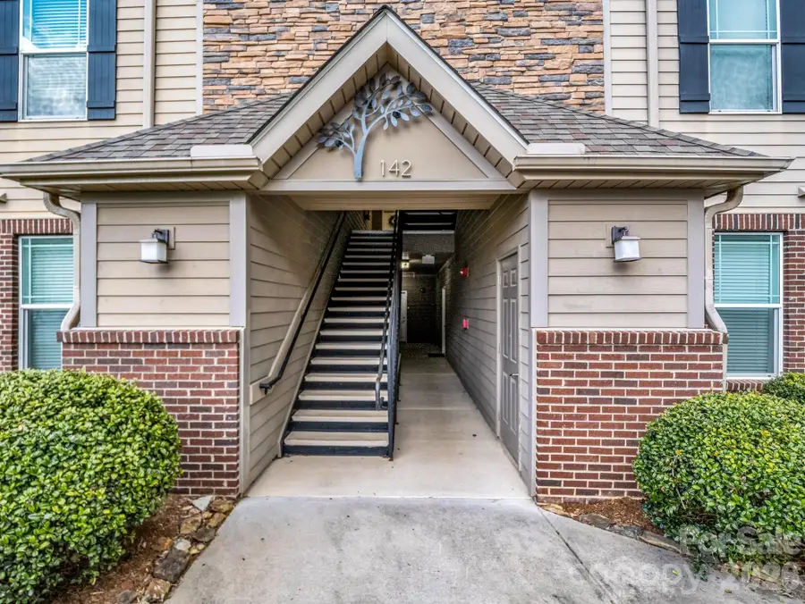 142 Brickton Village Circle #106, Fletcher, NC 28732 - #2