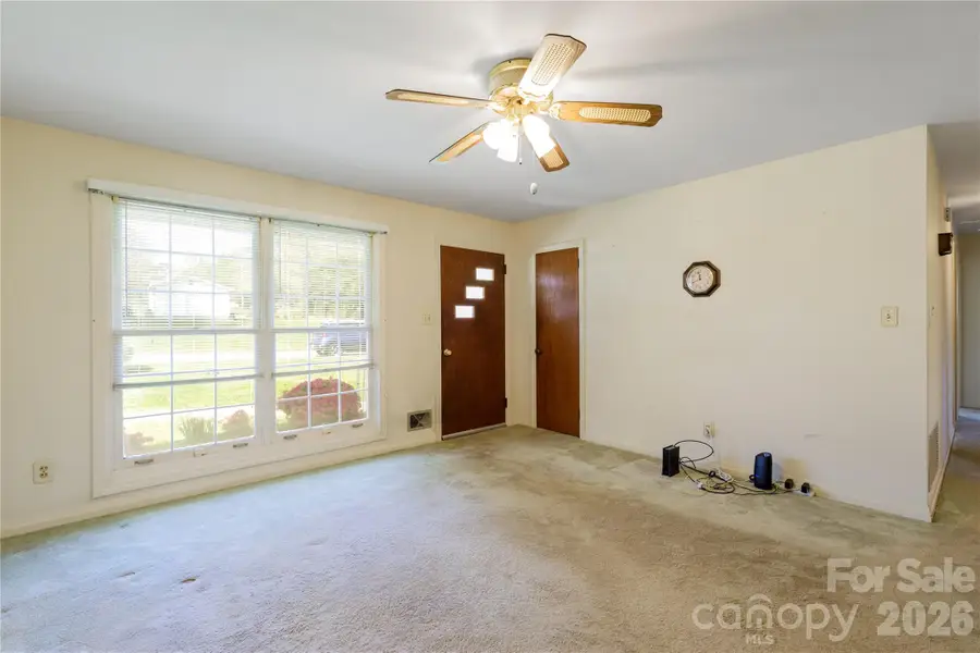 537 32nd Street Sw, Hickory, NC 28602 - #3