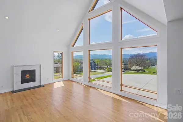 8 Nottingham Drive, Candler, NC 28715