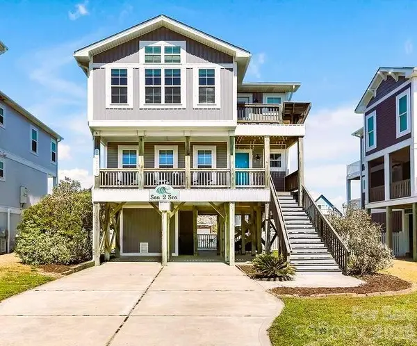 118 W Dolphin Drive, Oak Island, NC 28465