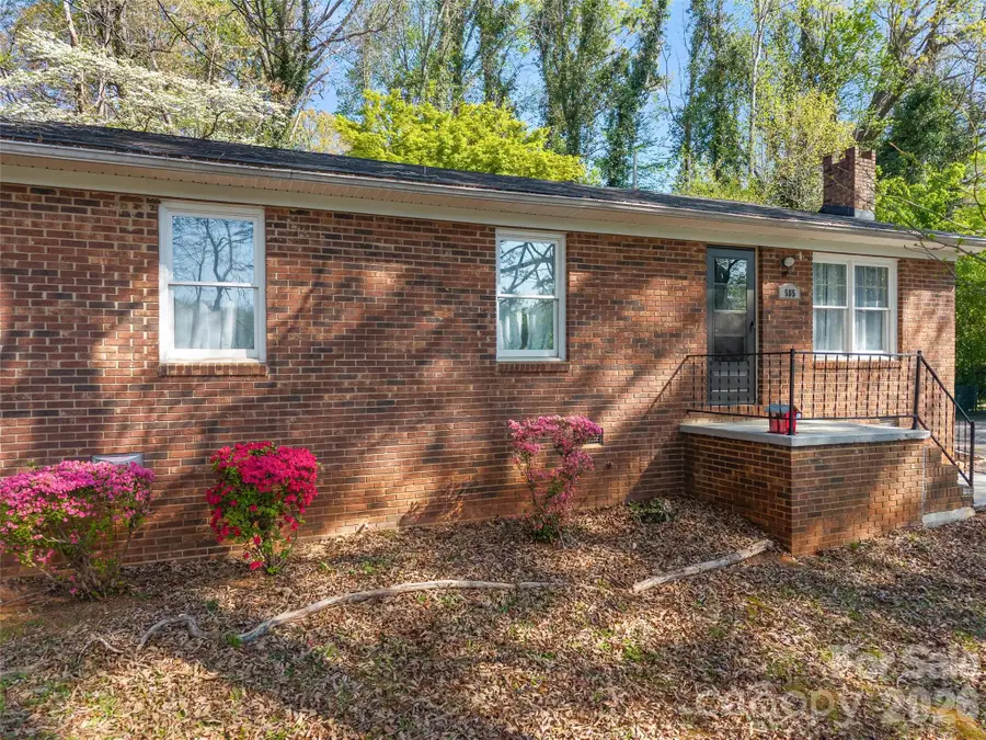 585 S Peak Street, Columbus, NC 28722 - #3