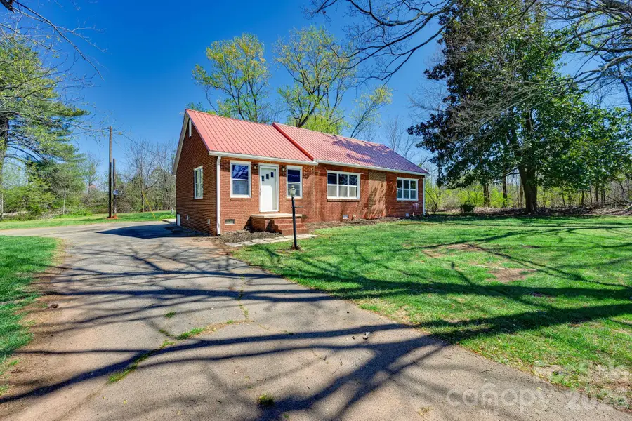 2414 N Olivers Cross Road, Newton, NC 28658 - #3