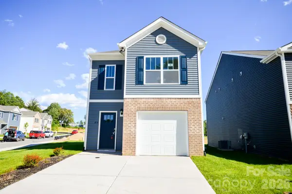 18 Caroline Valley Lane, Hendersonville, NC 28792