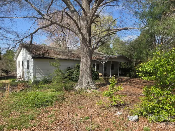 496 Old Henrietta Road, Forest City, NC 28043