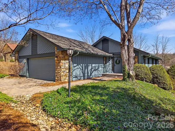 2070 Golfside Lane, Hendersonville, NC 28739