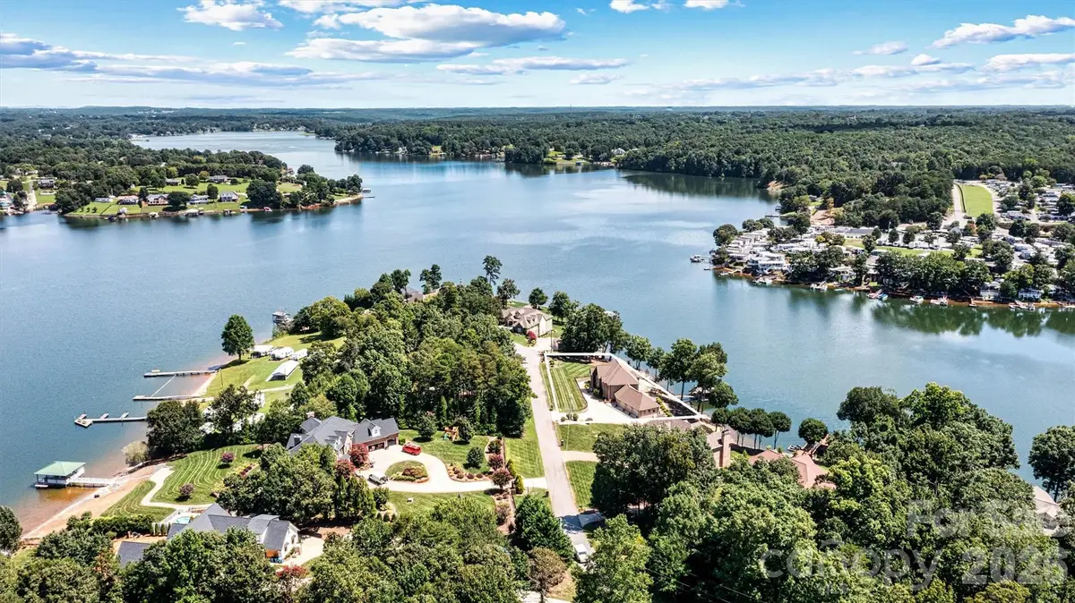 4202 54th Avenue Ne, Hickory, NC 28601 - #1