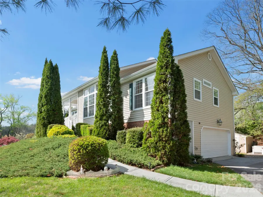 21 Old Applewood Lane, Hendersonville, NC 28739 - #2