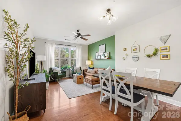 1000 E Woodlawn Road #111, Charlotte, NC 28209