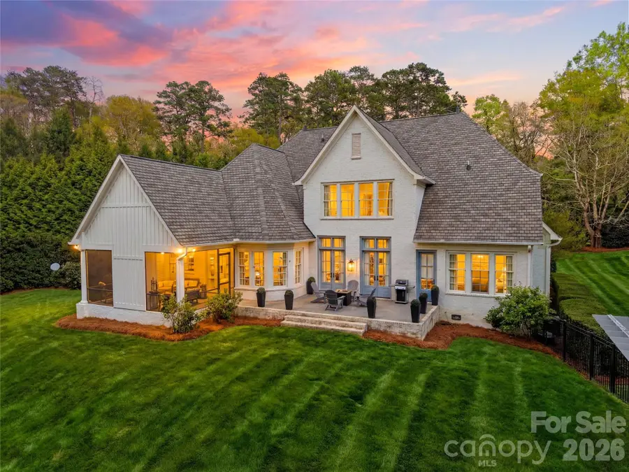 834 9th Avenue Nw, Hickory, NC 28601 - #2