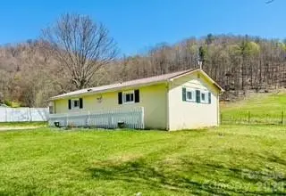 1638 Hughes Gap Road, Bakersville, NC 28705