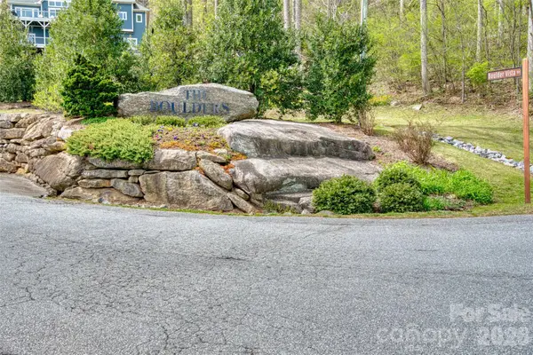 81 Curtain Bluff, Hendersonville, NC 28791