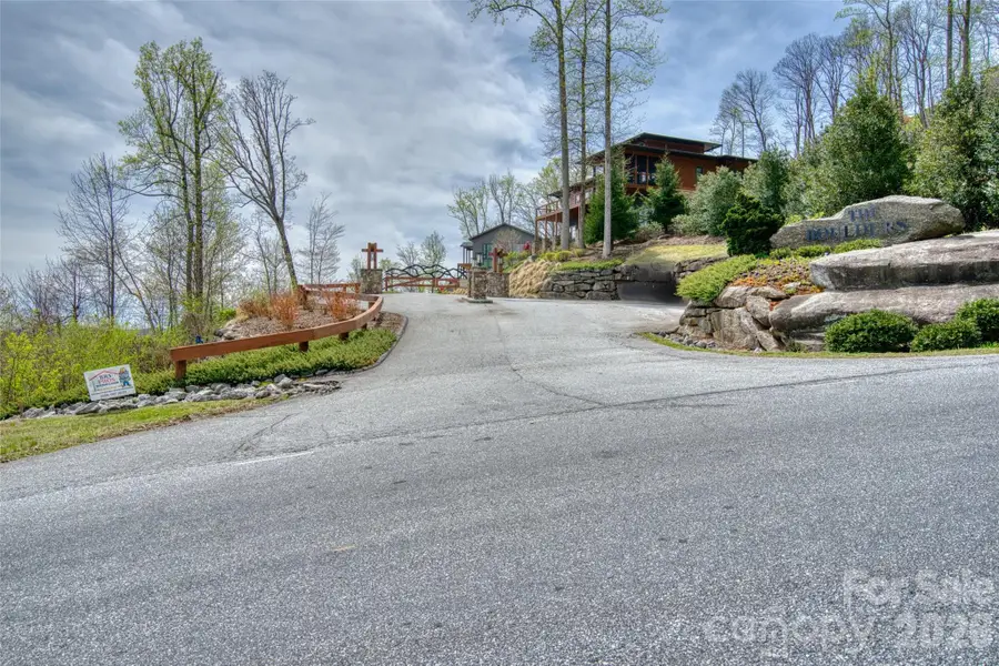 81 Curtain Bluff, Hendersonville, NC 28791 - #2