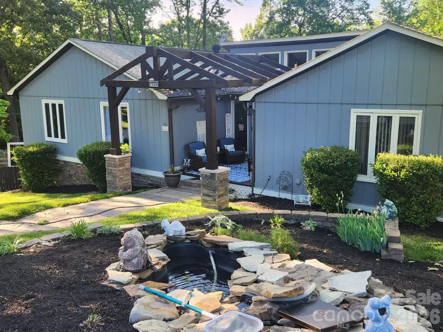 7108 Hollyhouse Drive, Charlotte, NC 28215 - #2