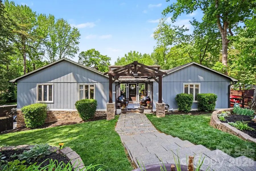 7108 Hollyhouse Drive, Charlotte, NC 28215 - #3