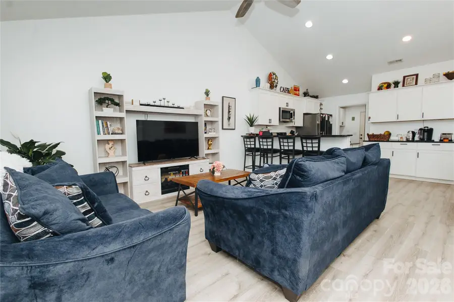 62 E Glenview Street, Marion, NC 28752 - #3