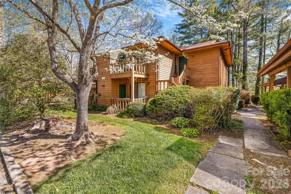 521 Courtwood Lane #8, Hendersonville, NC 28739