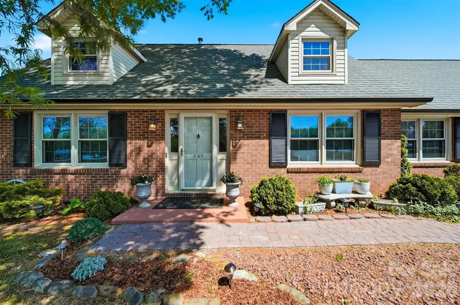 2315 29th Avenue Drive Ne, Hickory, NC 28601 - #3