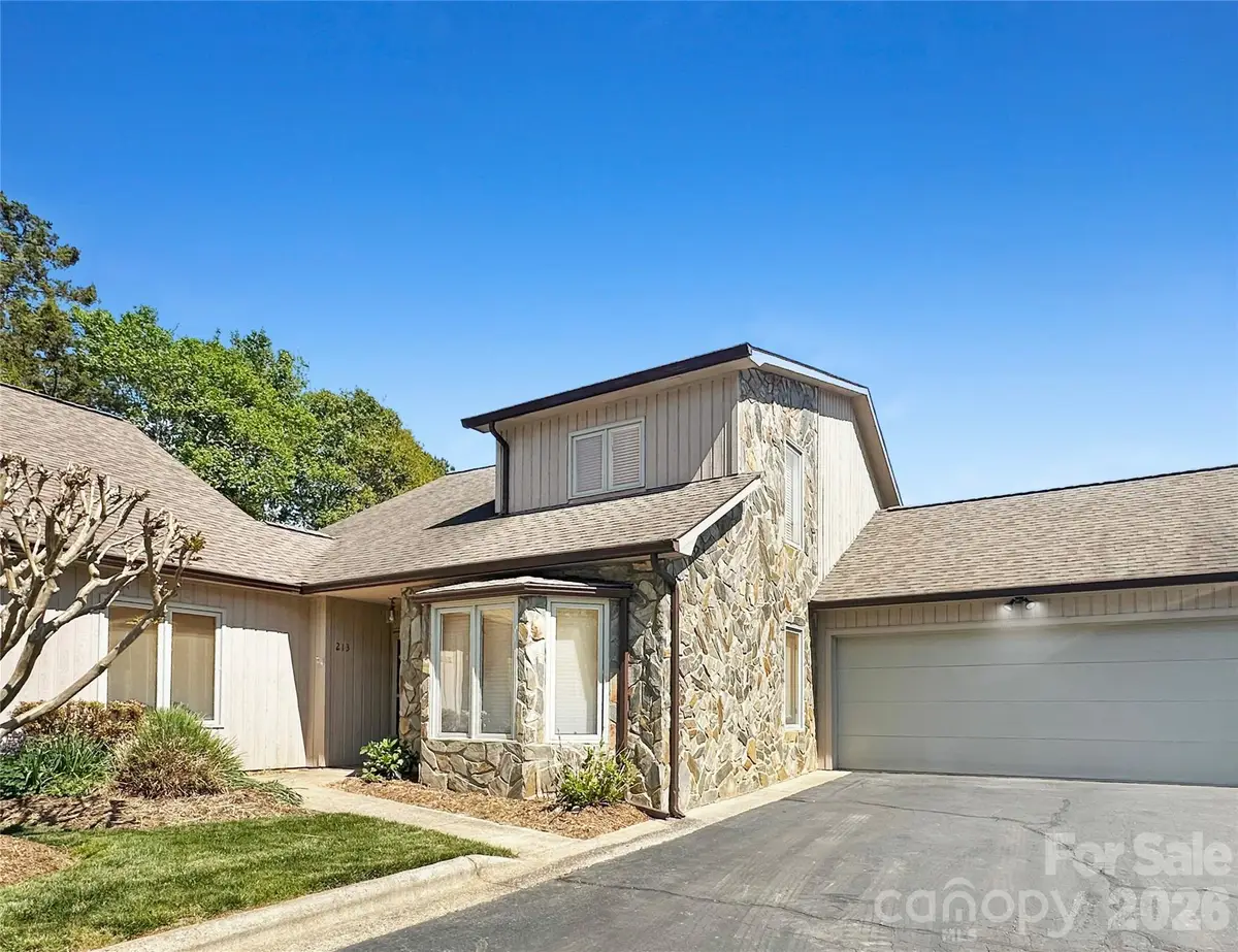 603 29th Avenue Ne, Hickory, NC 28601 - #1