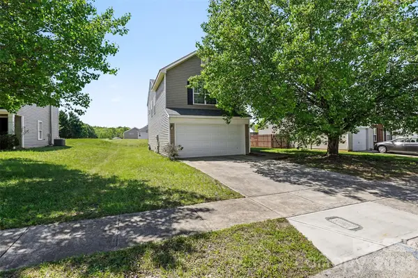 8207 Belmont Stables Drive, Charlotte, NC 28216