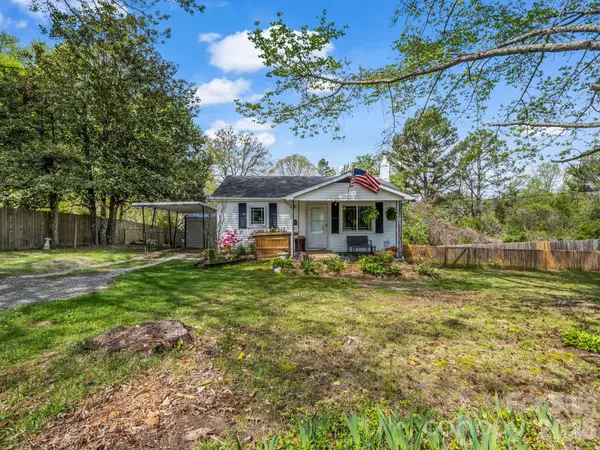 961 Mid Allen Road, Hendersonville, NC 28792