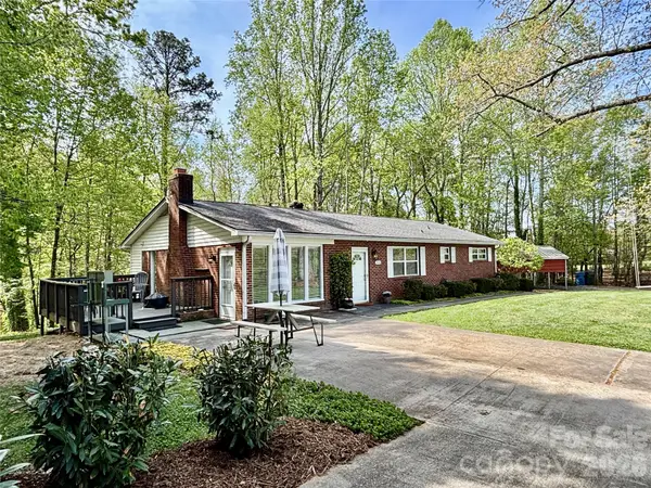 2730 4th Street Place Nw, Hickory, NC 28601