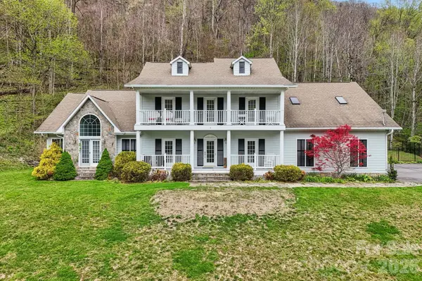 302 Davy Crockett Drive, Maggie Valley, NC 28751