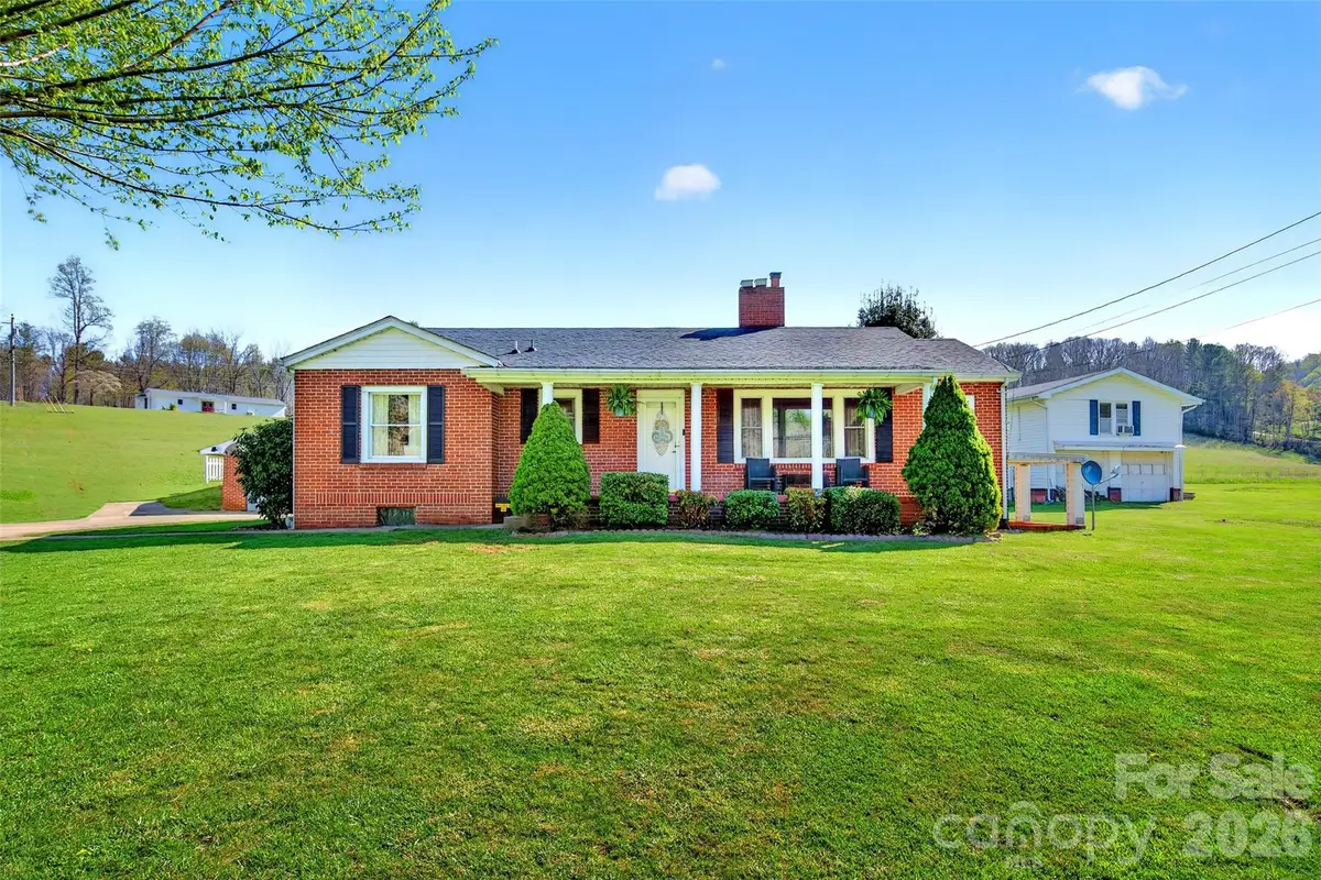 1511 White Oak Road, Bakersville, NC 28705 - #1