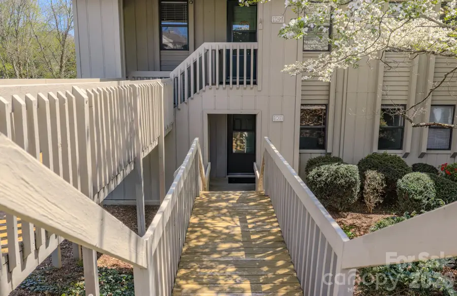 901 Abbey Circle, Asheville, NC 28805 - #2