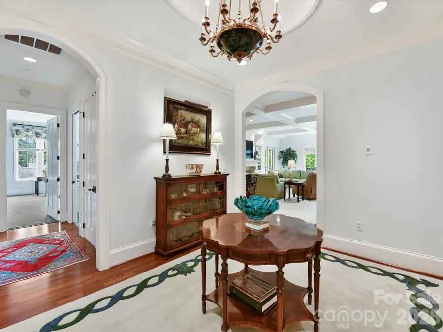 2223 Selwyn Avenue #302, Charlotte, NC 28207 - #3