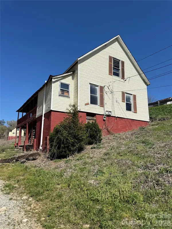 100 Hickory Street, Rhodhiss, NC 28667