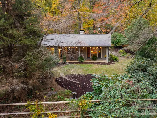 15 Meadow Lane, Fairview, NC 28730