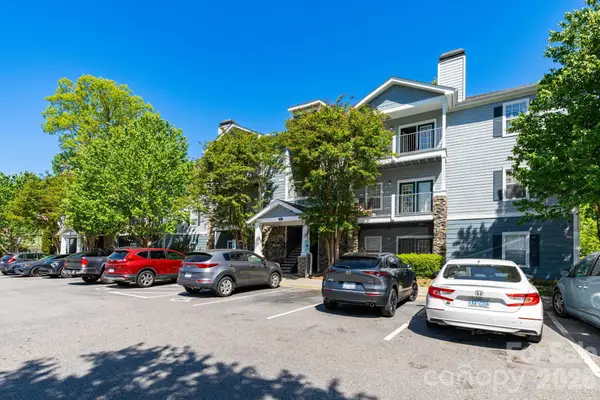 400 Vista Lake Drive #002, Candler, NC 28715